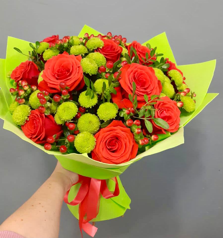 Букет цветов из: Хризантемы и Розы в Кадоме