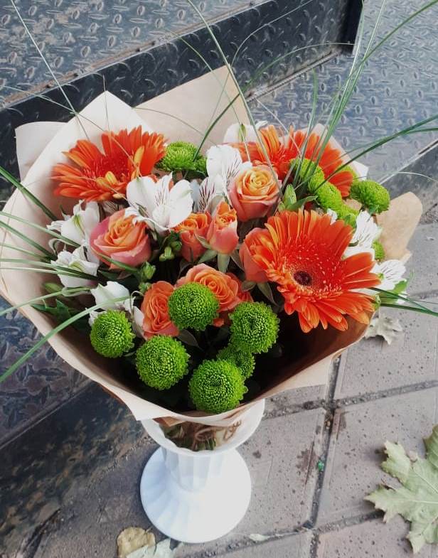 Букет цветов из: Герберы, Хризантемы, Альстромерии и Розы в Кадоме