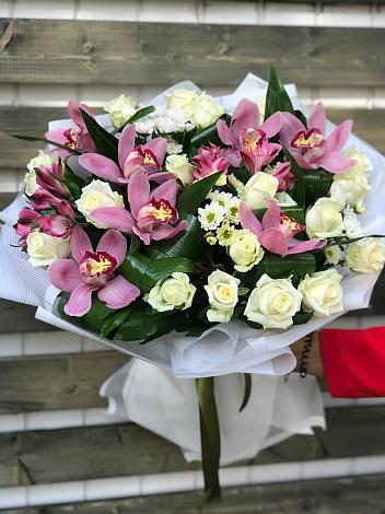 Букет цветов из: Розы и Хризантемы в Кадоме