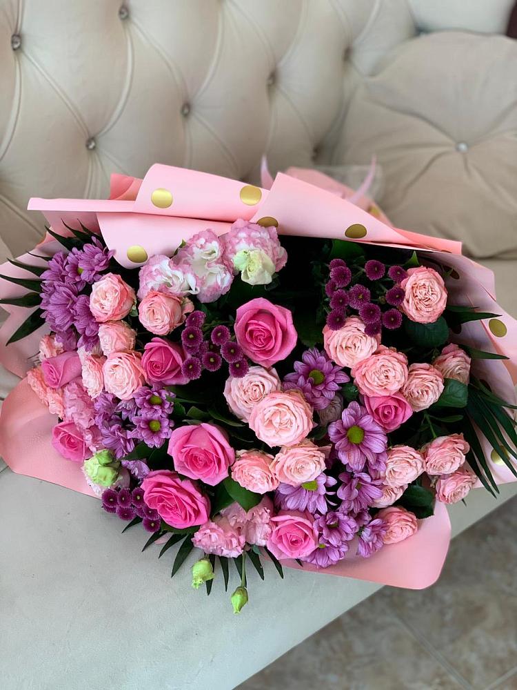 Букет цветов из: Хризантемы, Розы и Лизиантусы в Кадоме