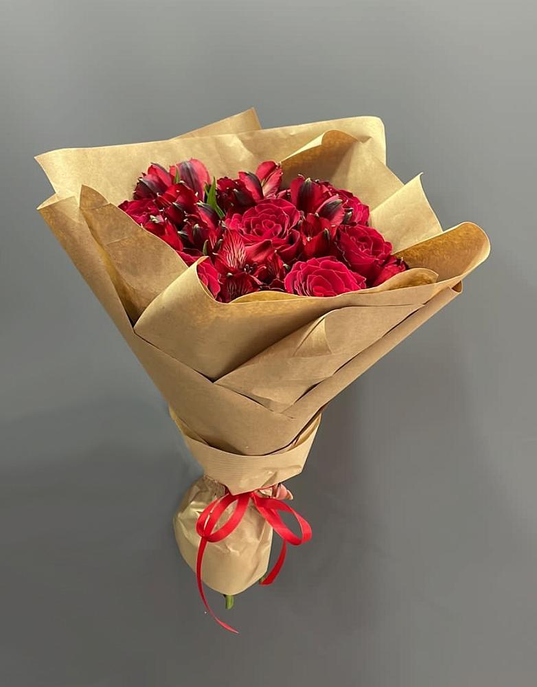 Букет цветов из: Альстромерии и Розы в Кадоме