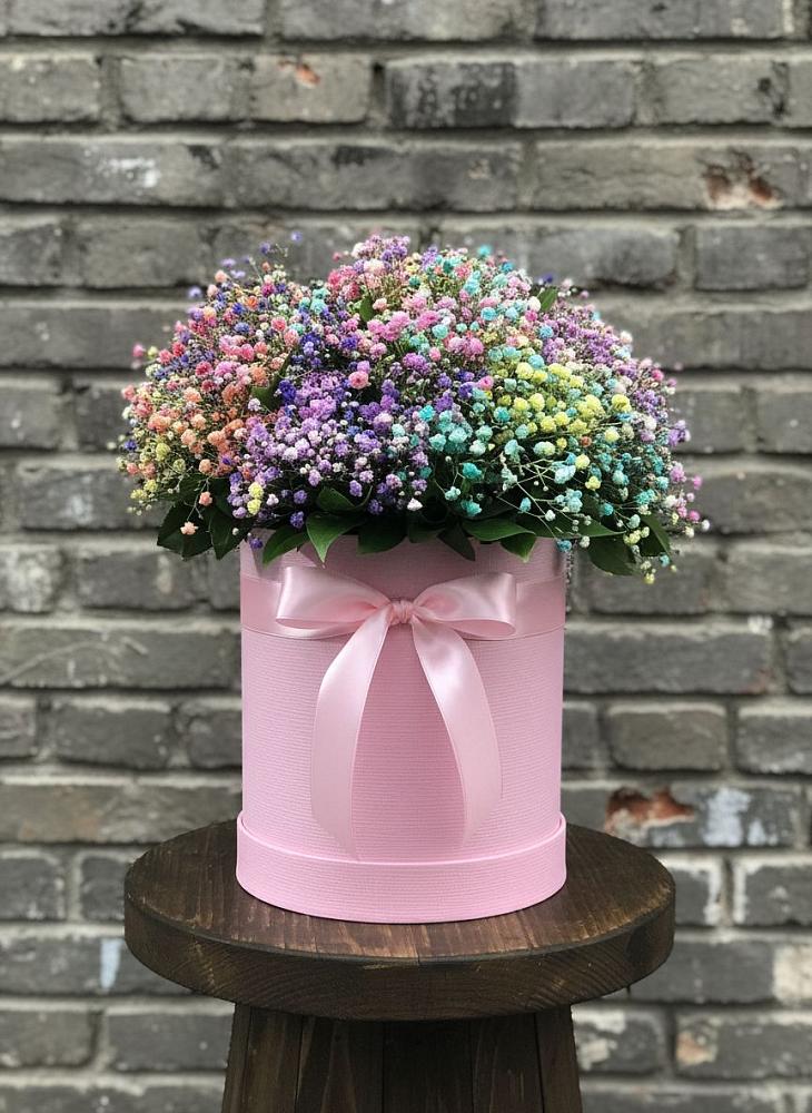 Цветочная композиция из Гипсофила и Розы в шляпной коробке в Кадоме
