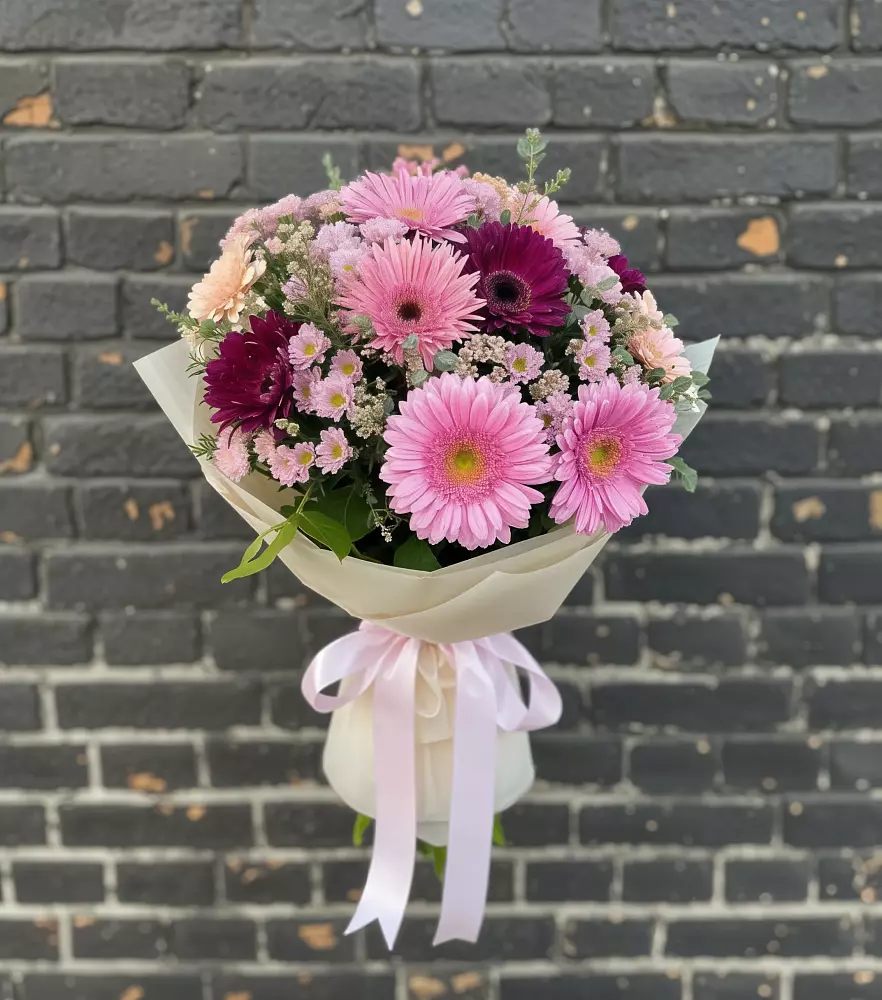 Букет цветов из: Герберы и Хризантемы в Кадоме