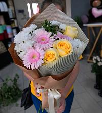 Букет цветов из:  Герберы, Розы и Хризантемы в Кадоме