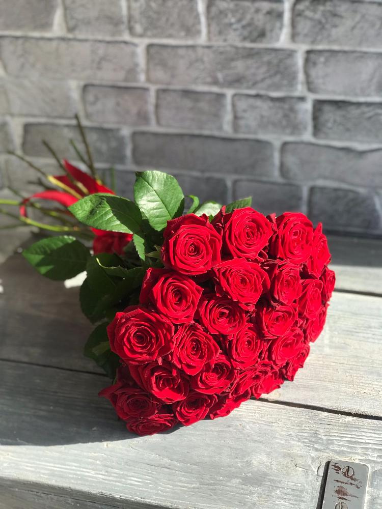 Букет Красные розы Фридом в Кадоме