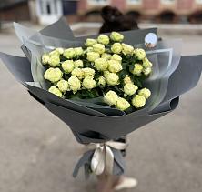 Букет Белые кустовые розы Солинеро в Кадоме