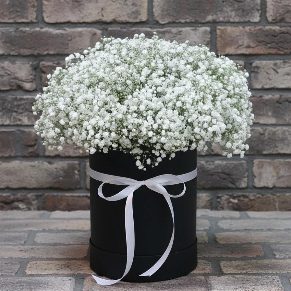 Цветочная композиция из Гипсофила в шляпной коробке в Кадоме