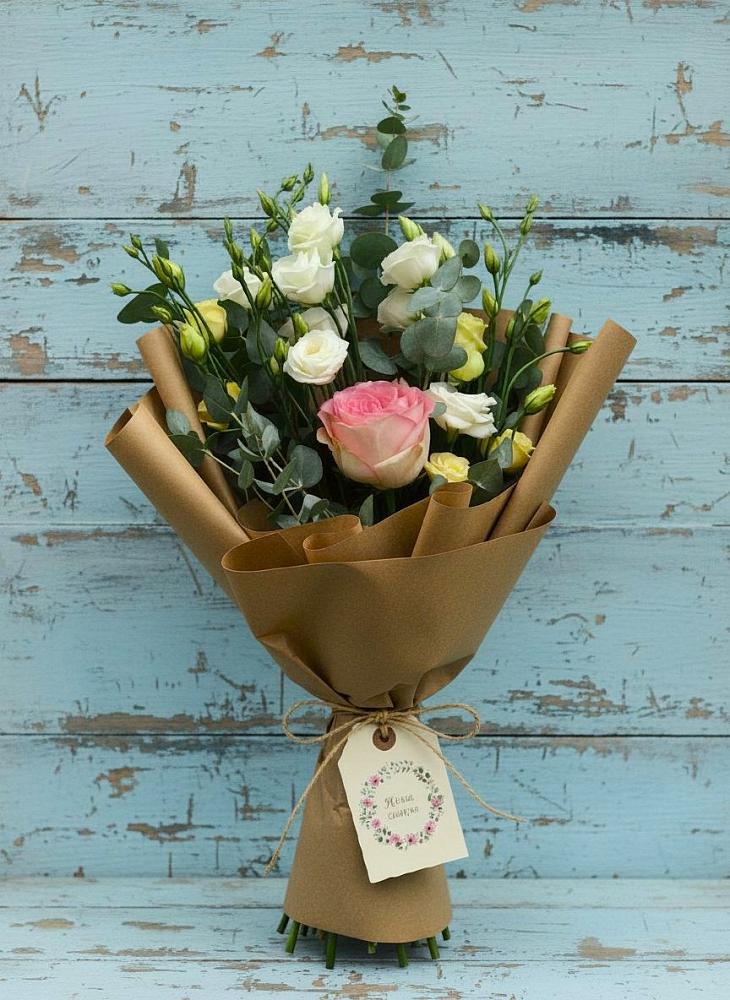 Букет цветов из: Розы и Лизиантусы в Кадоме