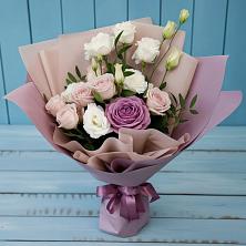 Букет цветов из:  Розы и Лизиантусы в Кадоме