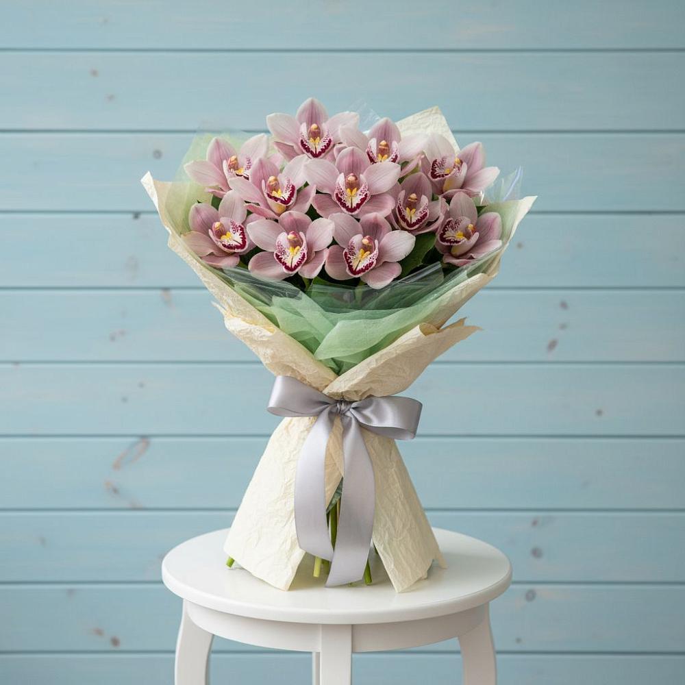 Букет цветов из: Орхидеи и Розы в Кадоме