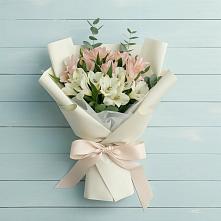 Букет цветов из:  Альстромерии в Кадоме