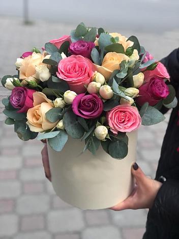 Цветочная композиция из Розы в шляпной коробке в Кадоме