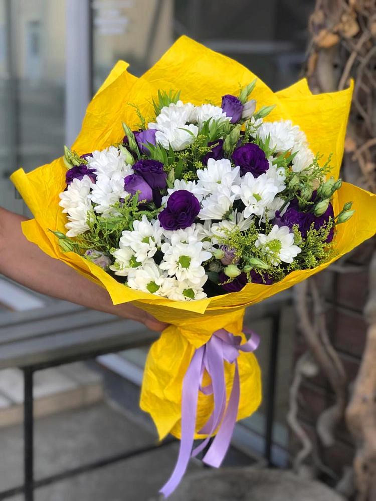 Букет цветов из: Ирисы, Хризантемы и Ромашки в Кадоме