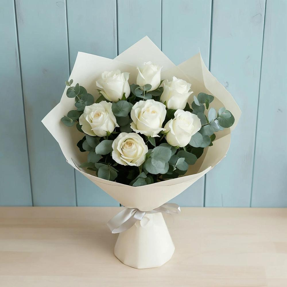 Букет Белые розы в Эвкалипте в Кадоме