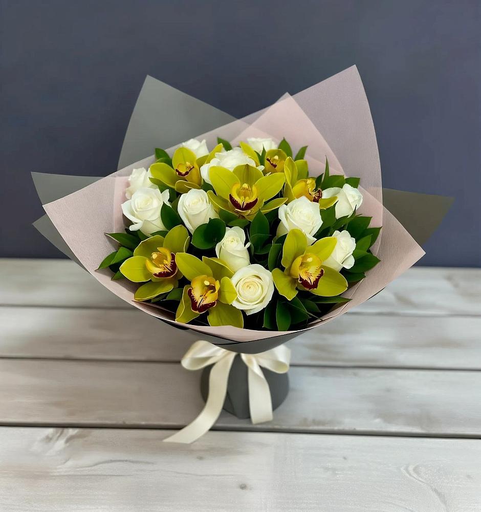 Букет цветов из: Орхидеи и Розы в Кадоме