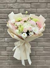 Букет цветов из:  Гвоздики, Розы, Лизиантусы и Хризантемы #REPLACE_PRED# Кадоме