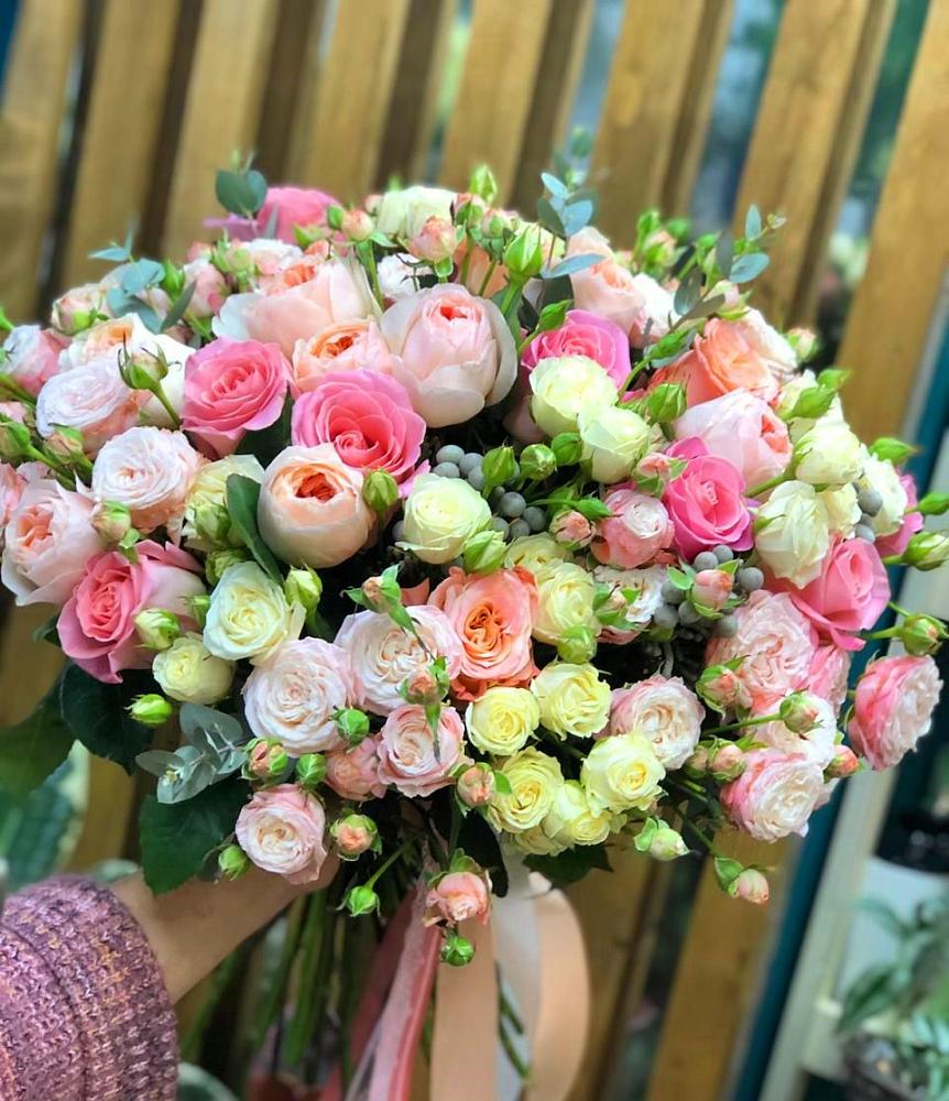 Букет цветов из: Розы в Кадоме