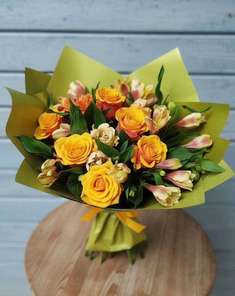 Букет цветов из: Альстромерии и Розы в Кадоме