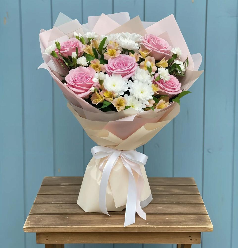 Букет цветов из: Гвоздики, Орхидеи и Розы в Кадоме