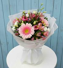 Букет цветов из:  Герберы, Альстромерии и Лизиантусы в Кадоме