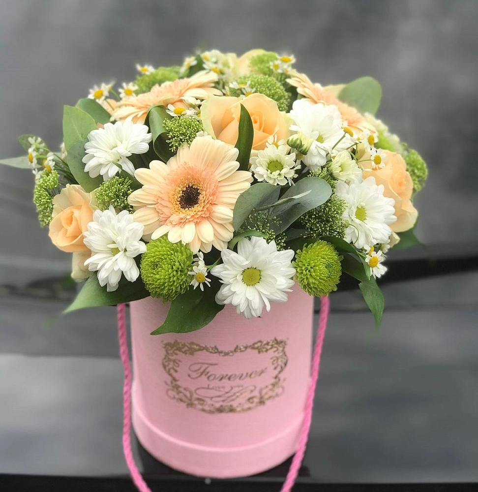 Цветочная композиция из Розы, Герберы и Хризантемы в шляпной коробке в Кадоме