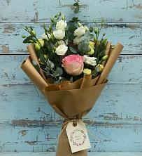 Букет цветов из:  Розы и Лизиантусы в Кадоме