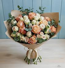 Букет цветов из:  Альстромерии и Розы в Кадоме