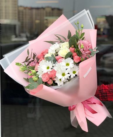 Букет цветов из: Розы, Лизиантусы и Хризантемы в Кадоме