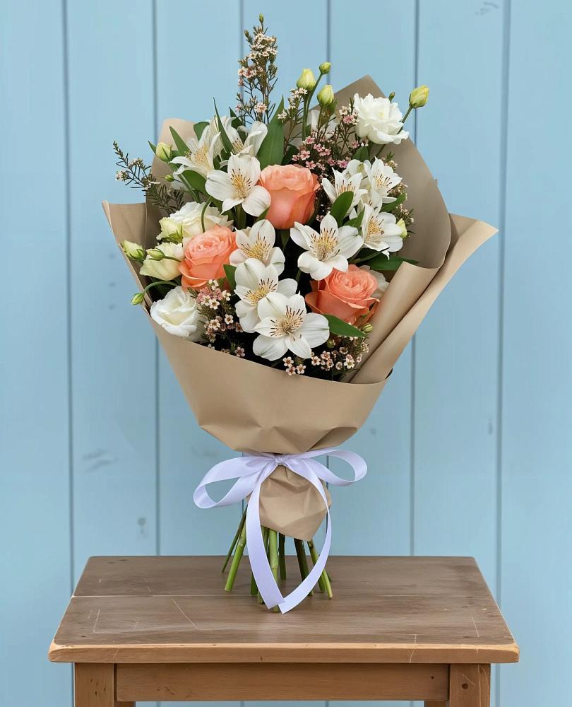 Букет цветов из: Альстромерии, Лизиантусы, Розы и Хризантемы в Кадоме