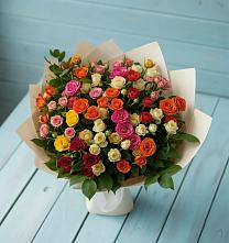 Букет Микс из разноцветных кустовых роз в Кадоме