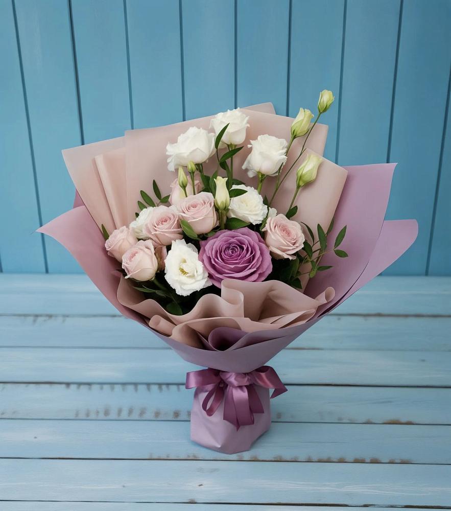 Букет цветов из: Розы и Лизиантусы в Кадоме